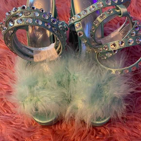 Mint boudoir sugar thrillz heels size 8. Never worn. - Picture 4 of 5